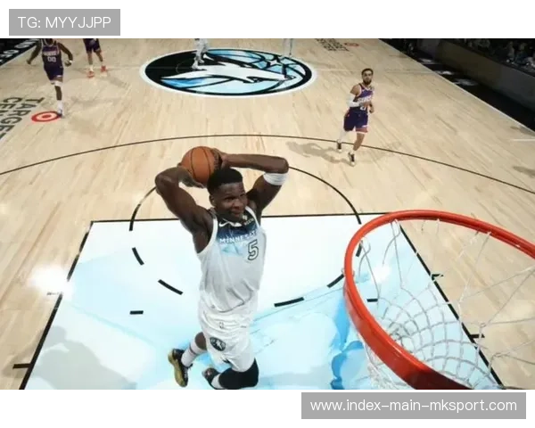 兰德尔强打内线造成杀伤,尼克斯追分希望升起 兰德尔强打内线造成杀伤,尼克斯追分希望升起