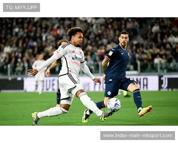 尤文肋部渗透极具威胁，基耶萨扣过后卫劲射打偏