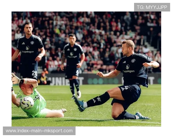 拜仁德里赫特角球头槌锁定胜局，成为足球场上的新传奇