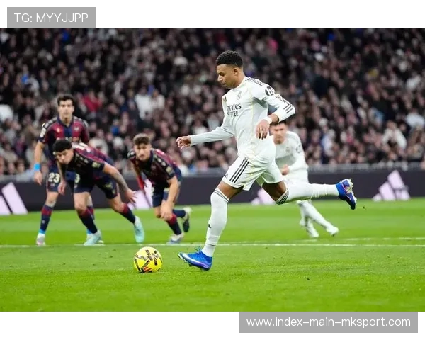 皇家马德里—阿拉巴长传精准找到前锋